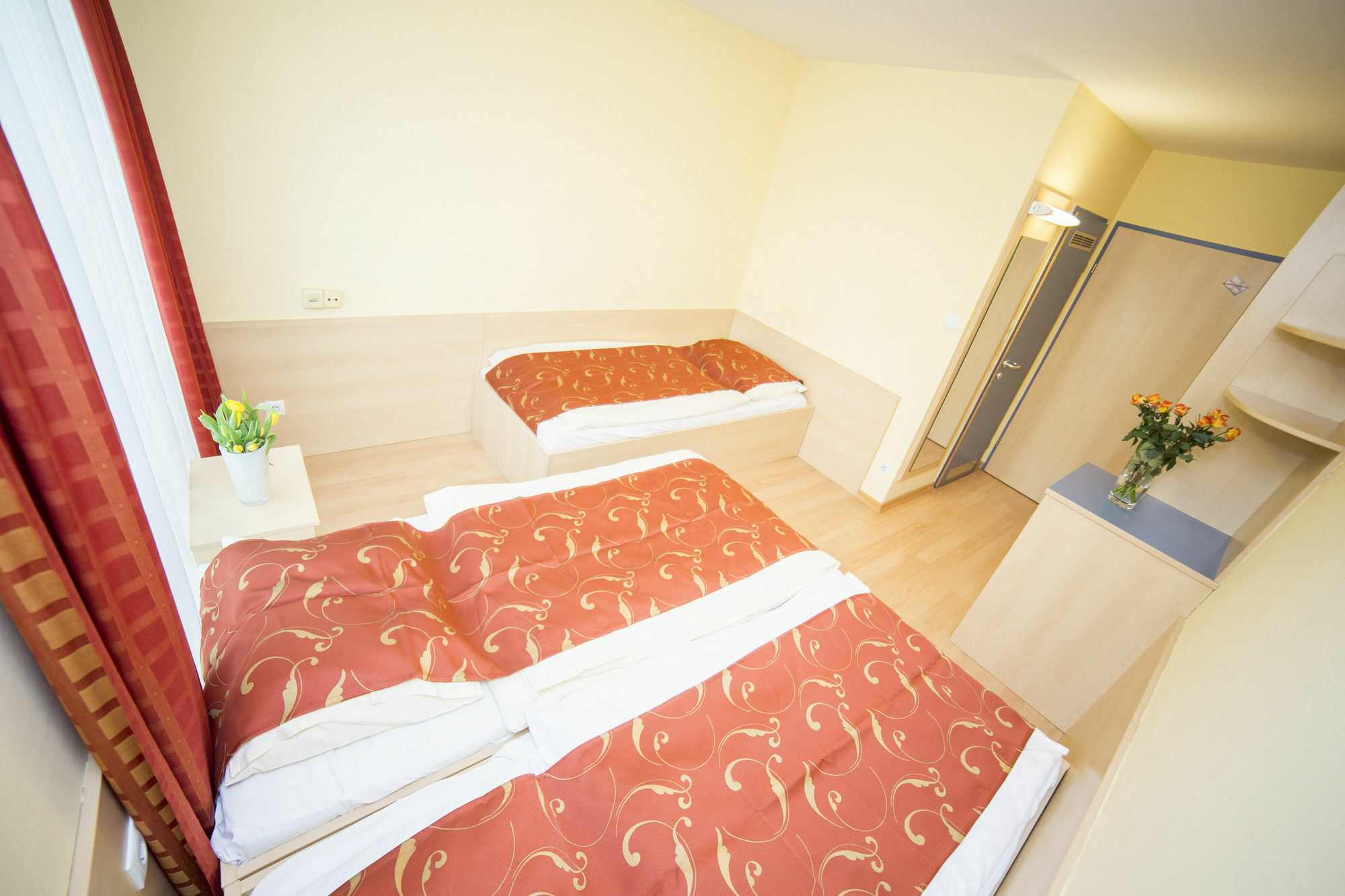 Hostal Mynext - Westbahnhof One