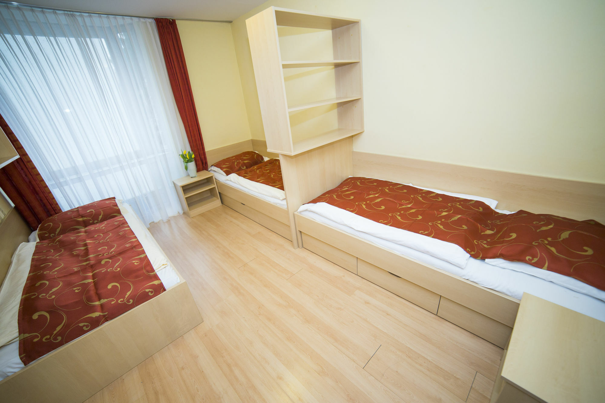 Hostal Mynext - Westbahnhof One Viena